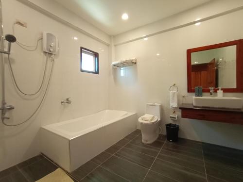 Een badkamer bij San Pedro Country Farm Resort and Event Center Inc