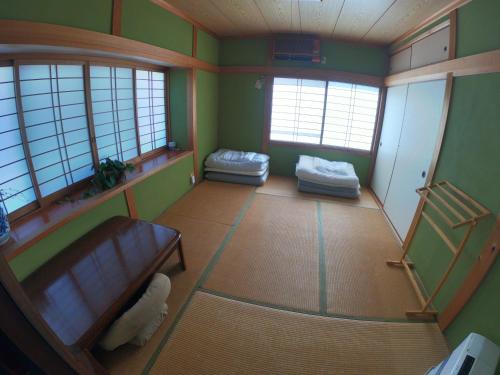 an overhead view of a room with two beds and windows at Kumano Backpackers in Tanabe