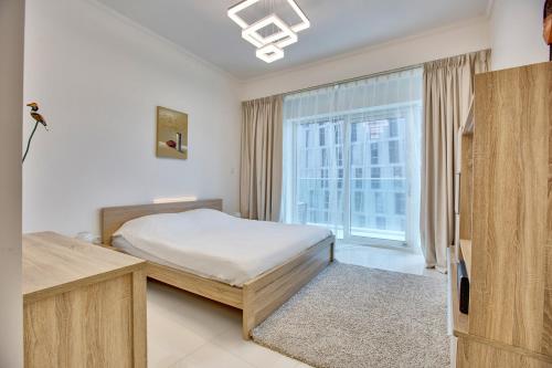 Postel nebo postele na pokoji v ubytování Ultra modern 1BD in Damac Heights Marina