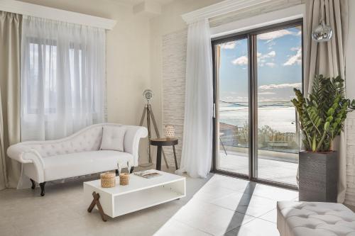 A bed or beds in a room at Suites Minetos