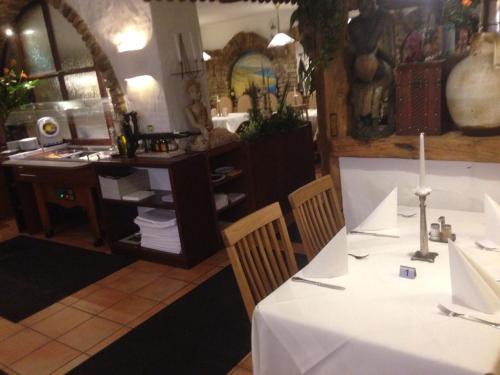 a dining room with a table with a white table cloth at Hotel zur Post Kleve in Kleve
