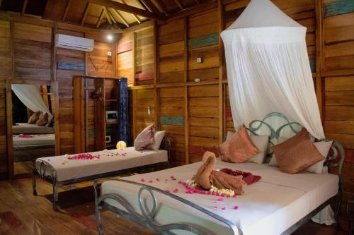 a bedroom with two beds in a room at Jati Village, Party Hostel and Bungalows in Gili Trawangan