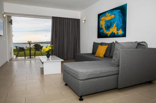 Część wypoczynkowa w obiekcie Theo Sunset Bay Hotel