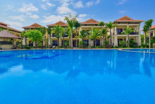 a large swimming pool in front of a resort at MANLI Resort Quảng Bình in Dong Hoi