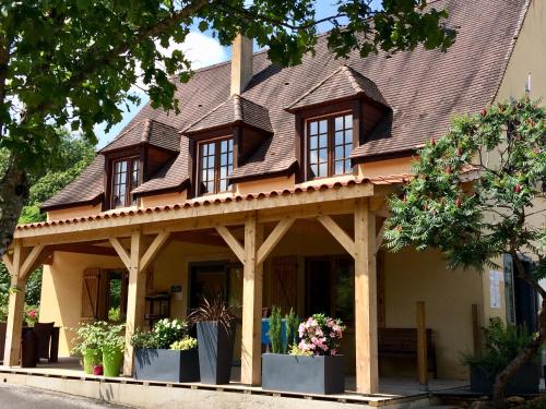 Photo de la galerie de l'établissement Camping Les Charmes, à Saint-André-dʼAllas