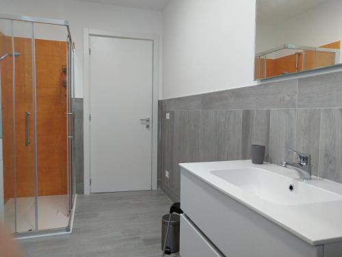Ένα μπάνιο στο Costantino home