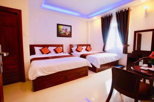 Giường trong phòng chung tại Dalat Venus Hotel