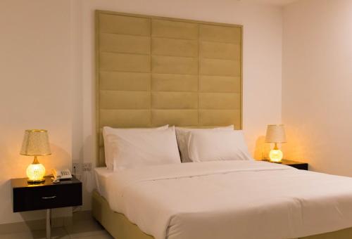 Cama o camas de una habitación en Parkside Plaza Muscat