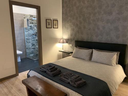a bedroom with a bed with two pairs of towels on it at Residenza Guglielmo in Mantova