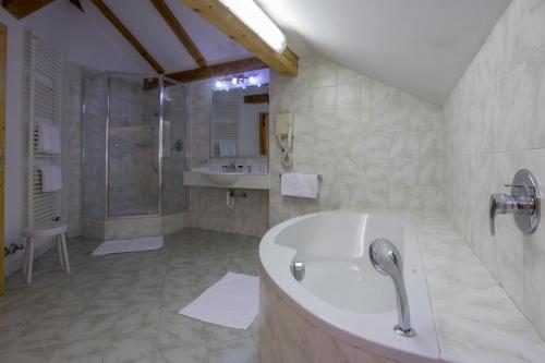 Koupelna v ubytování Hotel Garni Snaltnerhof