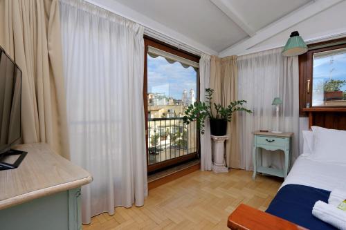 Frattina Family Romantic Superior Suite