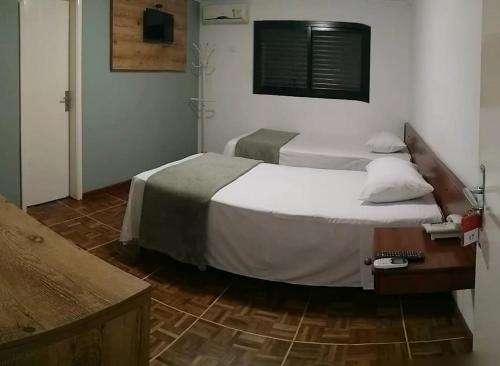 Un pat sau paturi într-o cameră la Hotel Bella Vista