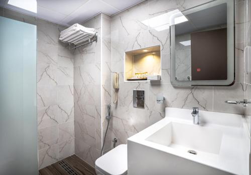  Marbella Resort -  Room  picture :   Minibar    Shower    Safety deposit box                           