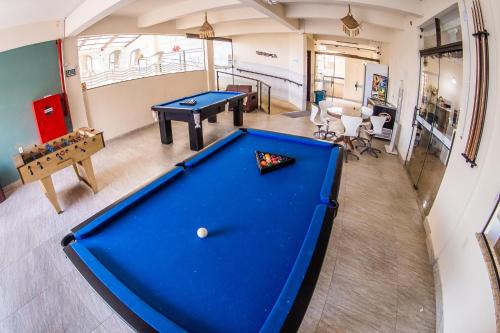 a pool table in a room with a pool table at Hotel Mares do Sul in Tramandaí
