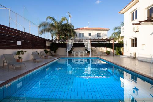 A piscina localizada em Athena Villa ou nos arredores