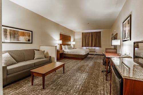 Postel nebo postele na pokoji v ubytování Cobblestone Suites - Ripon