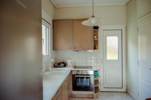 Kuchyň nebo kuchyňský kout v ubytování Seafront Apartment