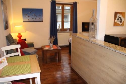 a living room with a bar and a living room at Meine Fischerhütte in Börgerende-Rethwisch