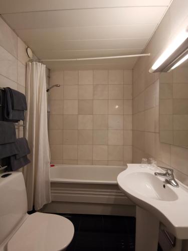 Crystal Plaza Hotel Image