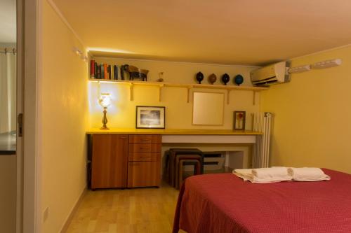 a bedroom with a bed and a desk and a shelf at Giganti mezzanino in Naples