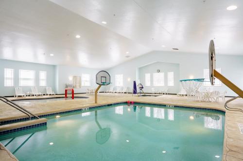 a swimming pool in a large room with at Cobblestone Suites - Ripon in Ripon