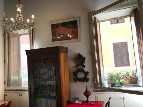 ROOM for rent IN AN ANCIENT PALACE IN ROME TRASTEVERE