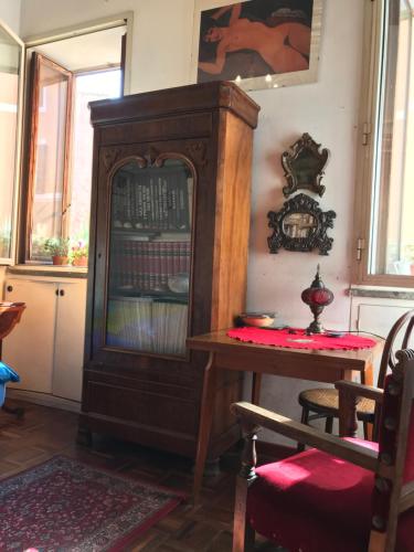 ROOM for rent IN AN ANCIENT PALACE IN ROME TRASTEVERE