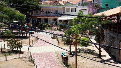 una vista aérea de un parque infantil en una ciudad en Casa Morro de São Paulo, en Morro de São Paulo