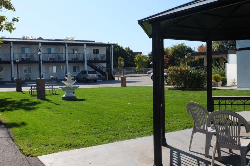a gazebo with chairs and a fountain in a park at Oasis Inn in Kelowna