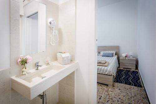 Koupelna v ubytování "Un Posticino Carino" Camere Cagliari