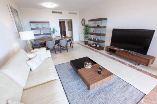 Luxurious Apartment with Seaview by Villa Padierna (Spanje ...