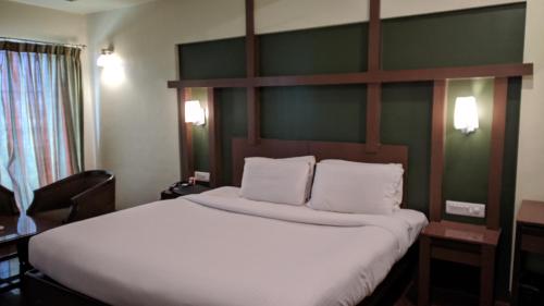 Cama o camas de una habitación en Hotel Sankam Residency
