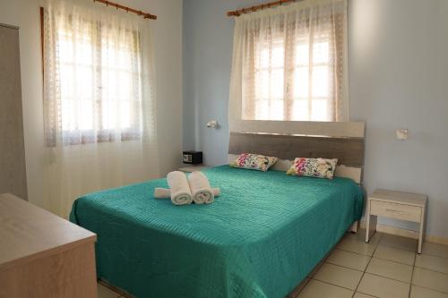 Ένα ή περισσότερα κρεβάτια σε δωμάτιο στο Evita Bay Agia Pelagia Heraklion