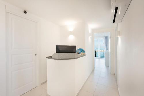 a white hallway with a laptop on a white wall at Vento di mare in Procida