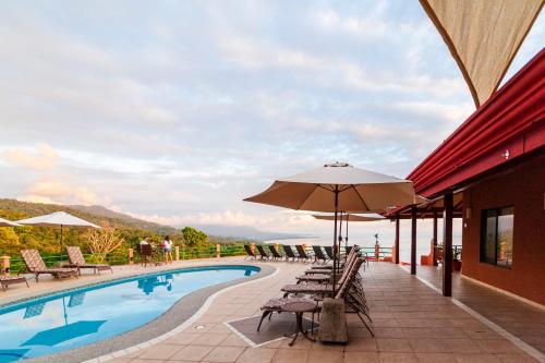 Piscina a Villas Alturas o a prop