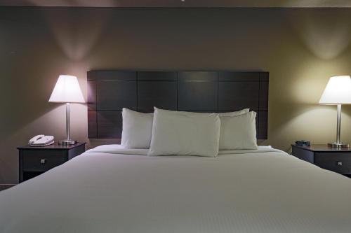 Foto de la galería de AmericInn by Wyndham Lincoln South en Lincoln