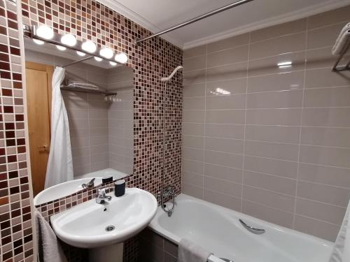 Koupelna v ubytování ISLA DE CUBA 2*K. - COLOMBRES