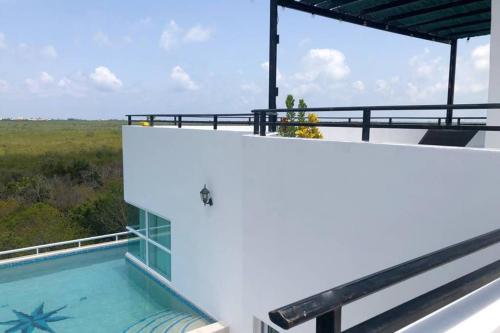 Sundlaugin á Home in Puerto Morelos 5BD 7BR Roof Toop Pool eða í nágrenninu