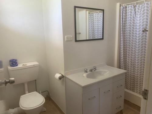 Gallery image of Tin Can Bay Budget Accommodation in Tin Can Bay