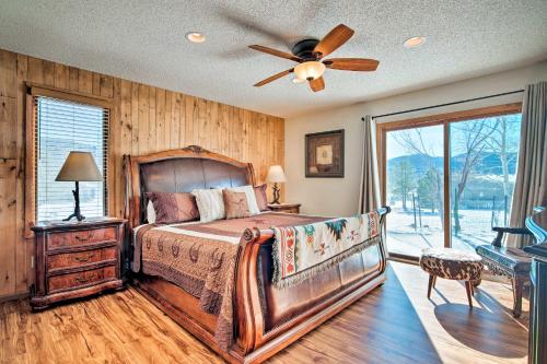 Katil atau katil-katil dalam bilik di 7 Mi to Rocky Mtn NP Updated Estes Park Home