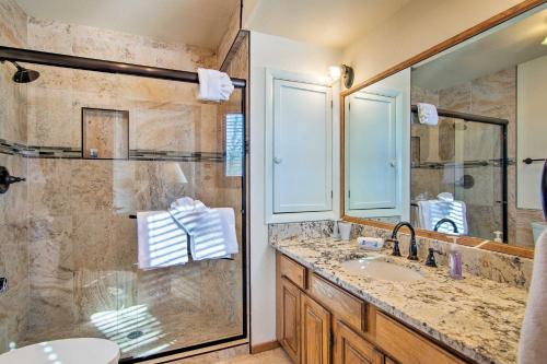 Bilik mandi di 7 Mi to Rocky Mtn NP Updated Estes Park Home