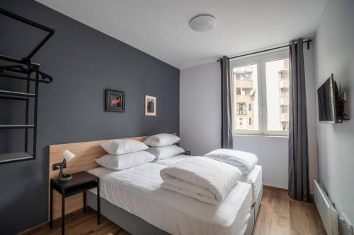 Postel nebo postele na pokoji v ubytování HostGost Selected Suites - Botanical Garden