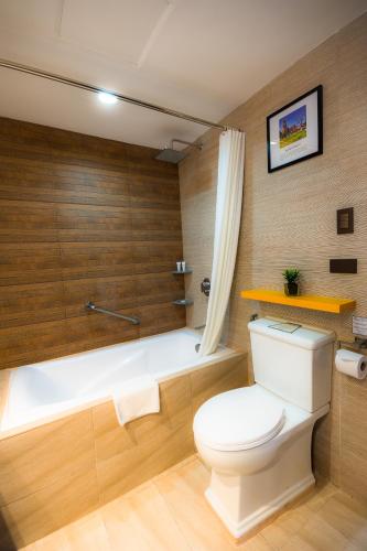 a bathroom with a toilet and a bath tub at Cebu Parklane International Hotel in Cebu City