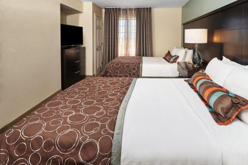 Postel nebo postele na pokoji v ubytování Staybridge Suites Lincolnshire by IHG