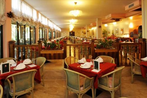 Restoran atau tempat lain untuk makan di Park Hotel Oasi