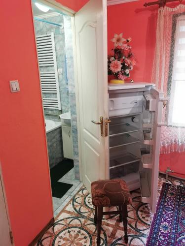 a bathroom with a red wall and a mirror at Cottage 5 in Karpaty