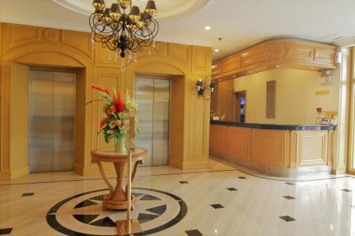 El vestíbulo o zona de recepción de The Grand Dame Hotel