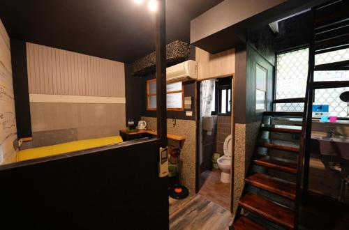a room with a bathroom with a sink and a toilet at Sha Feng Lu Dian in Magong