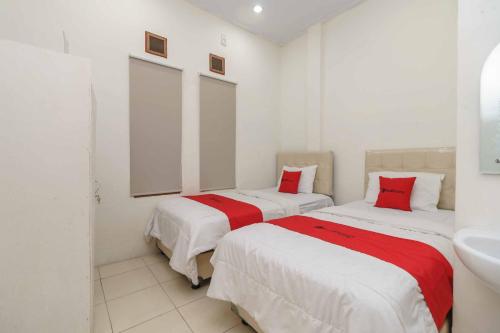 Gallery image of RedDoorz @ Haraito Tarutung in Tarutung