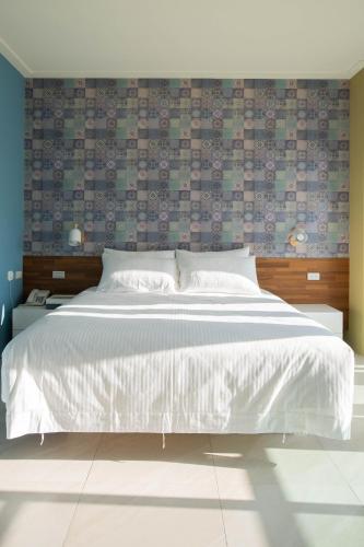 a bedroom with a large white bed with a floral wallpaper at Chance Villa 262 in Jiaoxi